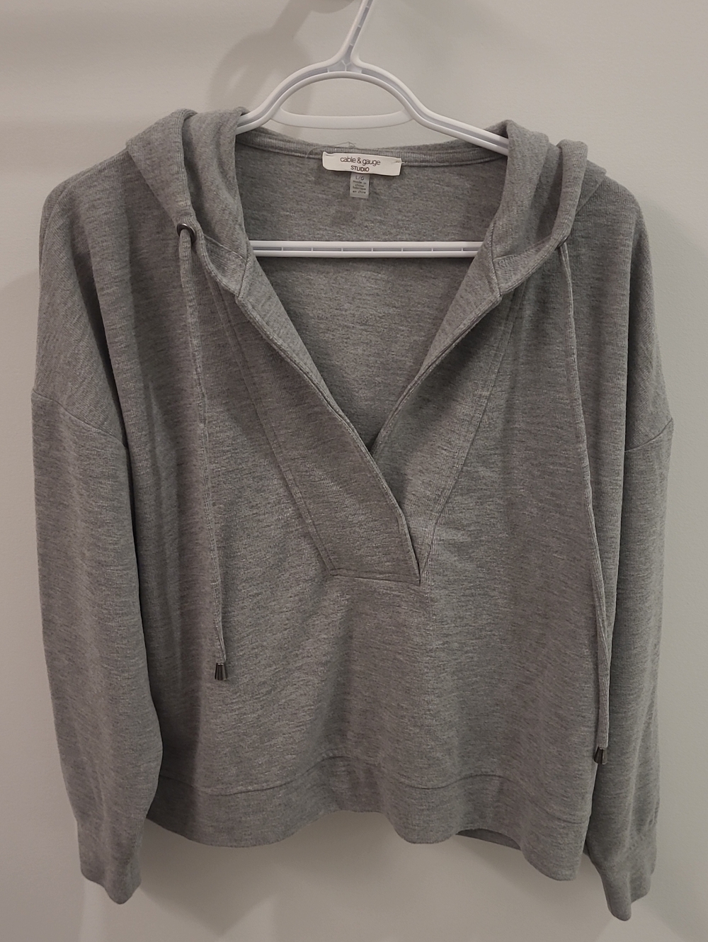 Cable & Gauge Grey V-Neck Hooded Pullover